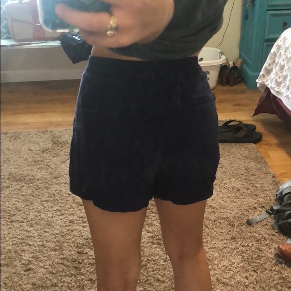 Sz 4 Lululemon Pleaded Blue Shorts - Picture 1 of 8